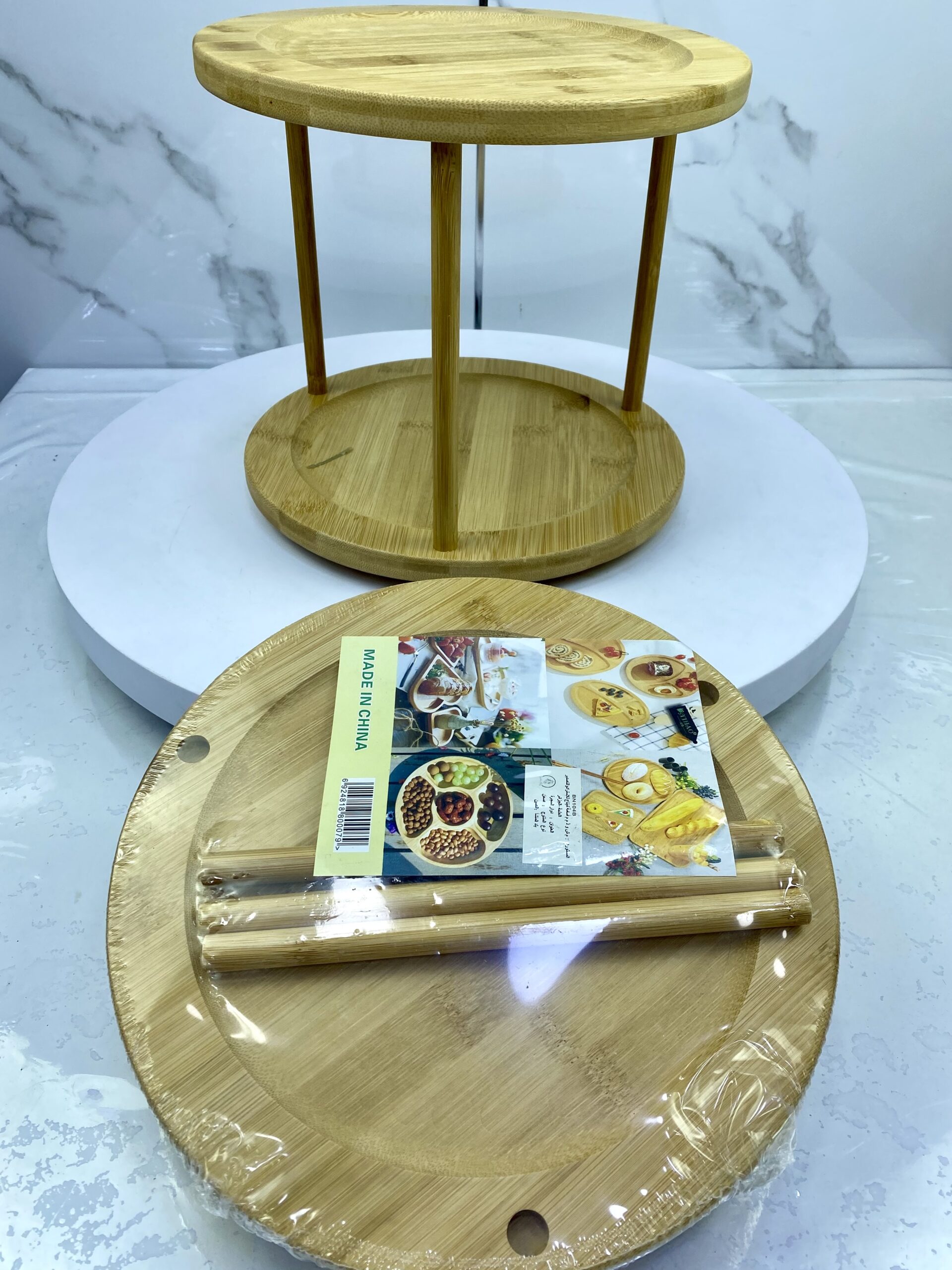 IMG_9686 Porte gâteau rond bamboo 2et PG-79 حاملة الحلوى – Image 1